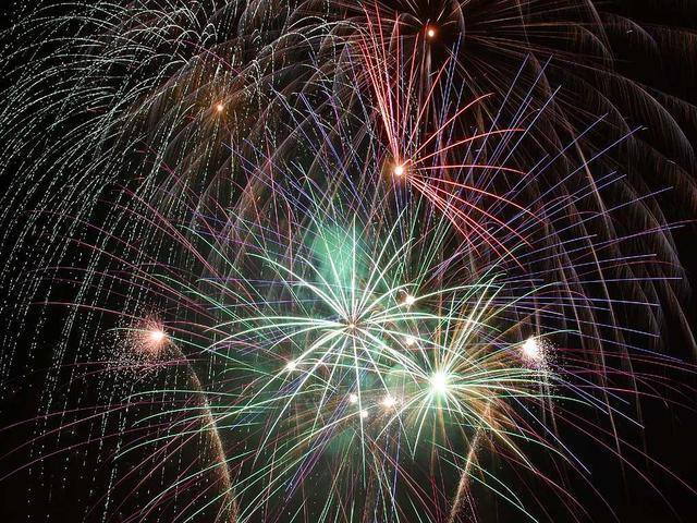 green-fireworks-at-night.jpg